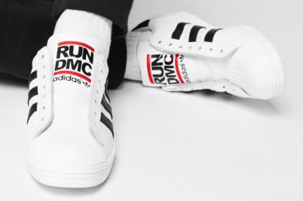 RUN DMC × アディダス オリジナルス スーパースター 80'S ホワイト/ブラック/ライト スカーレット(M17513)
